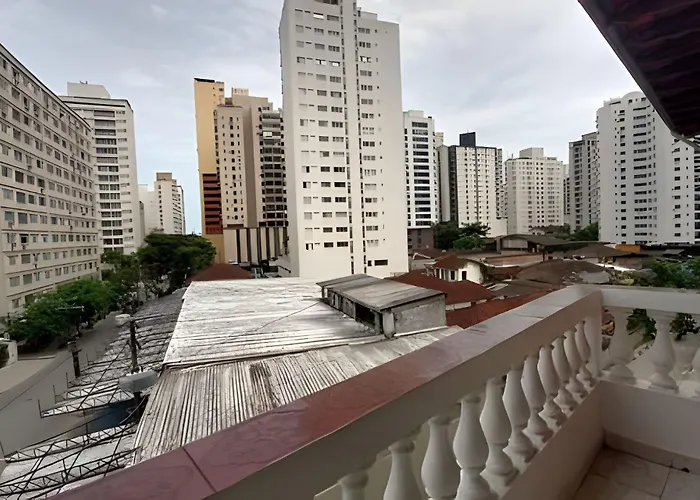 Predinho em localizaçao central perto da praia em ambiente familiar Guarujá